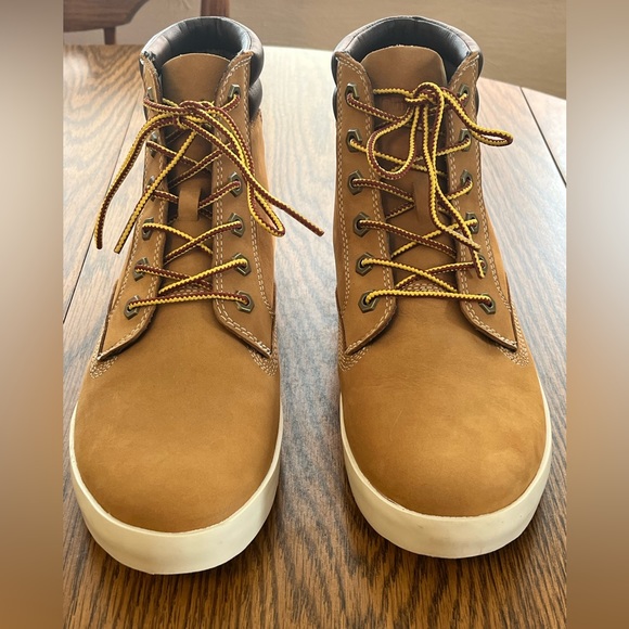 EUC Timberland Women’s Boots - Wheat color. Size 9.5 US. - Picture 2 of 11